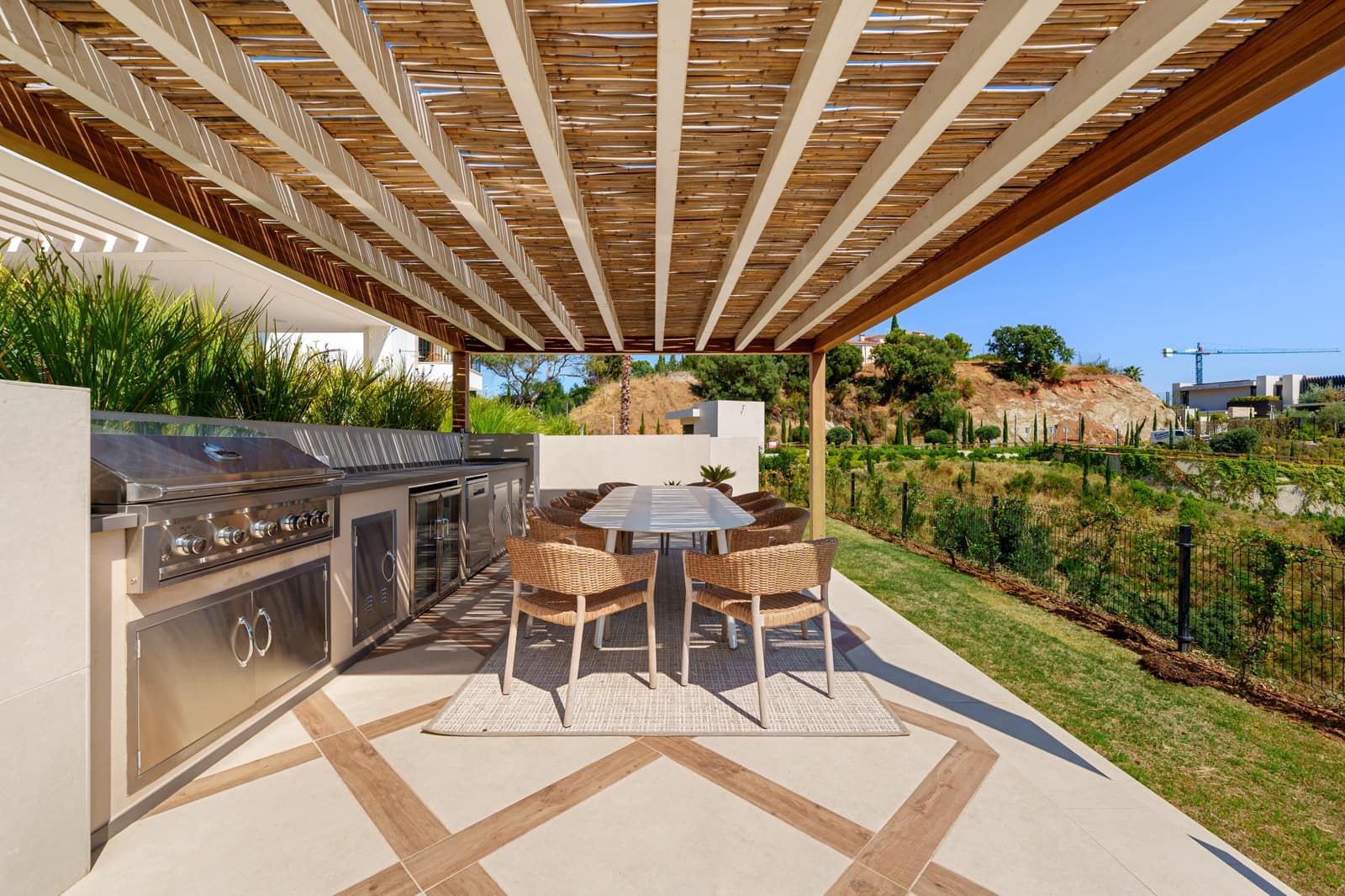 5 bedroom Villa for sale in La Quinta with pool garage - € 8,750,000 (Ref: 9266774)