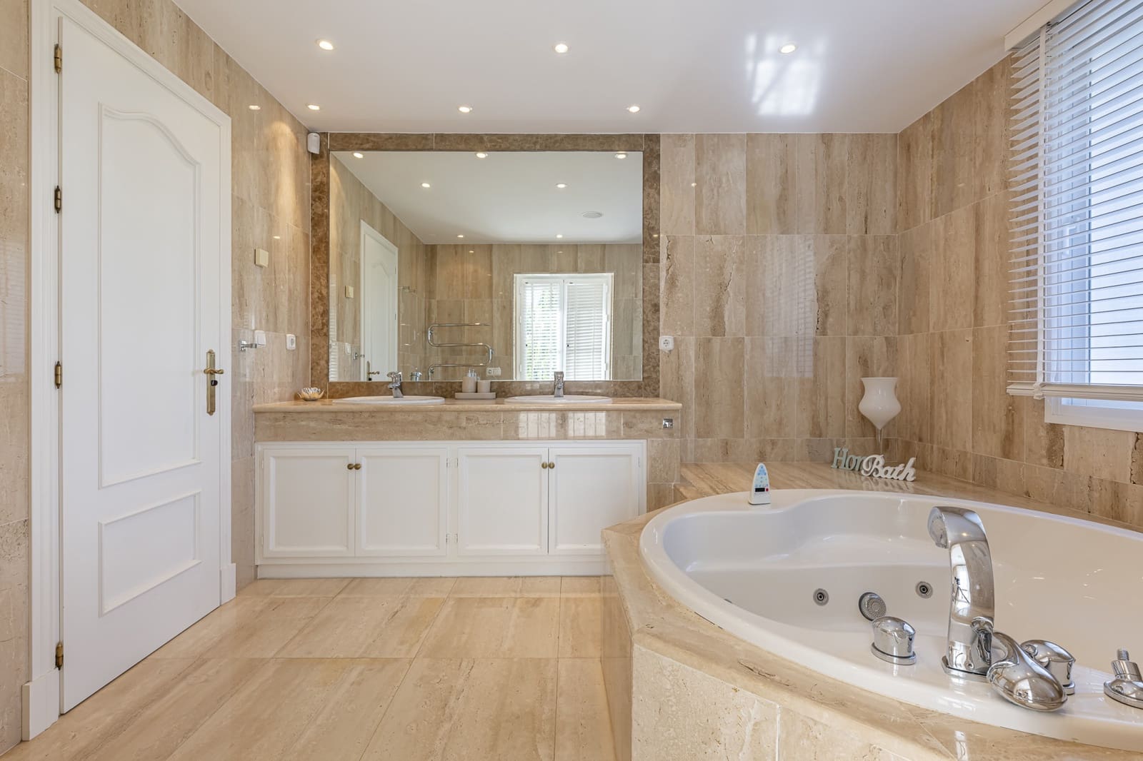 5 Zimmer Villa zu verkaufen in Benahavis mit Pool Garage - 2.895.000 € (Ref: 9266777)