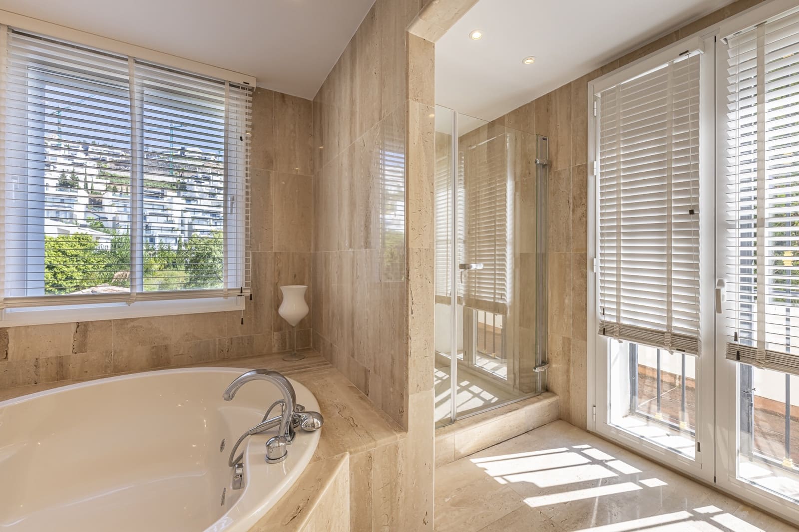 5 Zimmer Villa zu verkaufen in Benahavis mit Pool Garage - 2.895.000 € (Ref: 9266777)