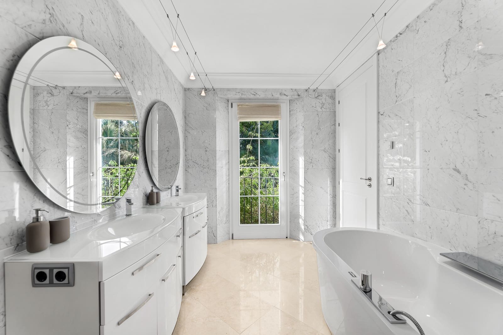 4 Zimmer Villa zu verkaufen in Marbella mit Pool Garage - 4.750.000 € (Ref: 9266779)