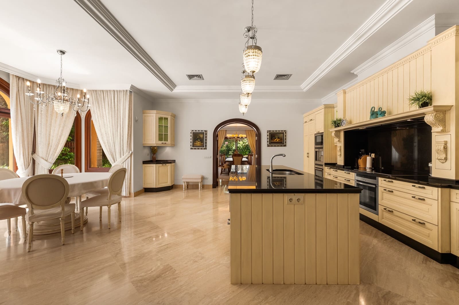 8 soveværelse Villa til salg i Guadalmina med swimmingpool garage - € 9.700.000 (Ref: 9266780)