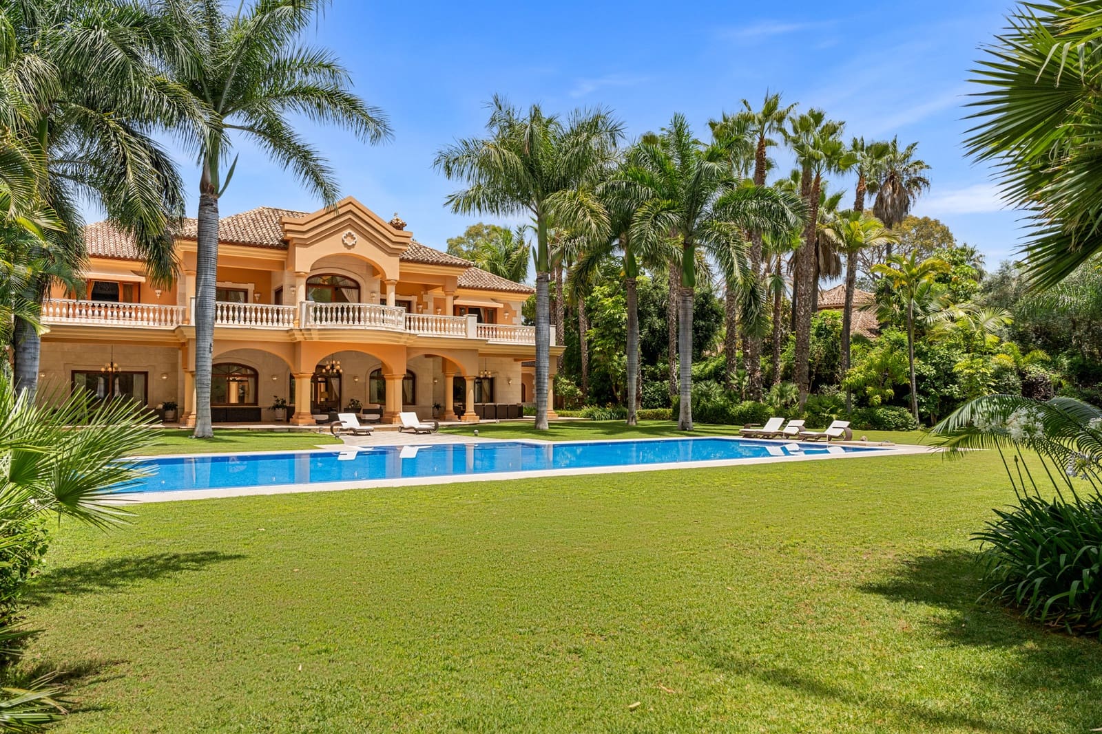 8 soveværelse Villa til salg i Guadalmina med swimmingpool garage - € 9.700.000 (Ref: 9266780)