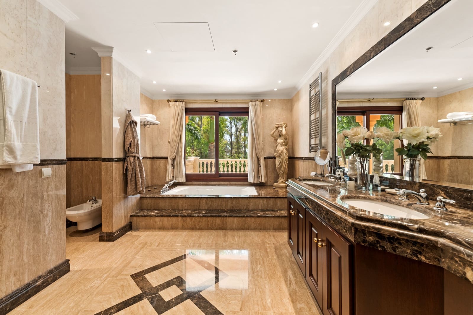 8 soveværelse Villa til salg i Guadalmina med swimmingpool garage - € 9.700.000 (Ref: 9266780)