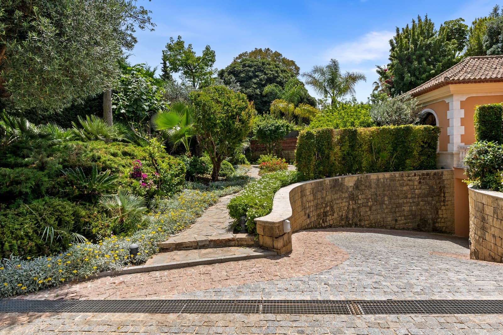 8 soveværelse Villa til salg i Guadalmina med swimmingpool garage - € 9.700.000 (Ref: 9266780)