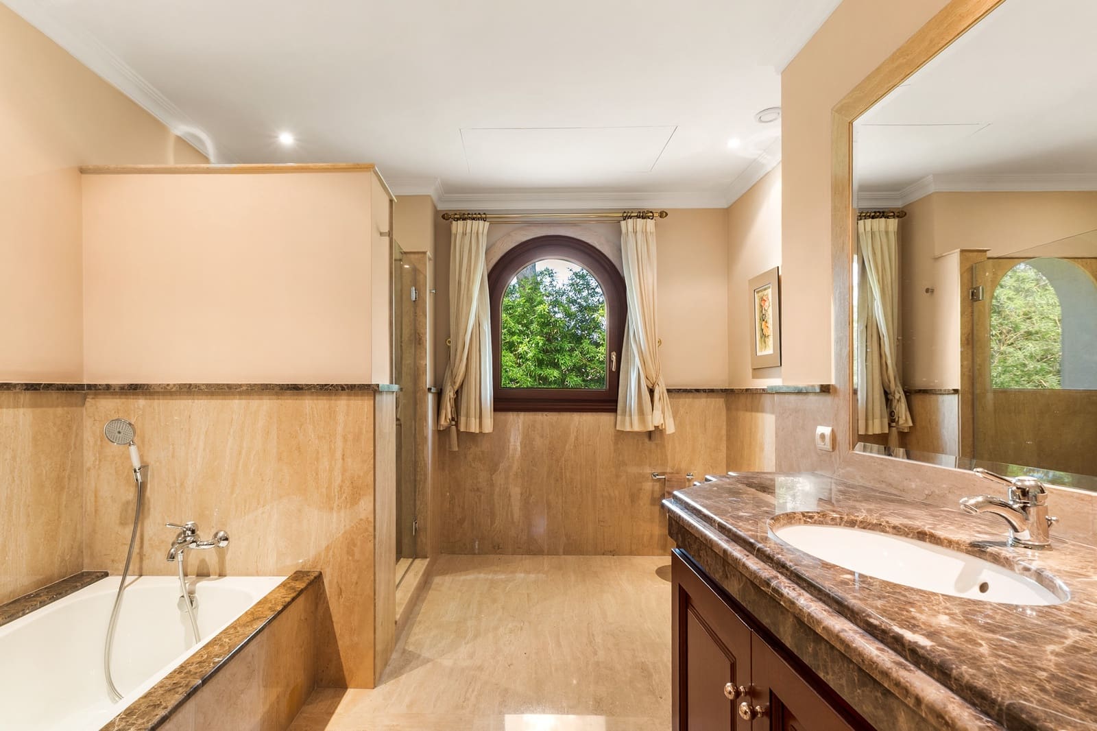 8 soveværelse Villa til salg i Guadalmina med swimmingpool garage - € 9.700.000 (Ref: 9266780)