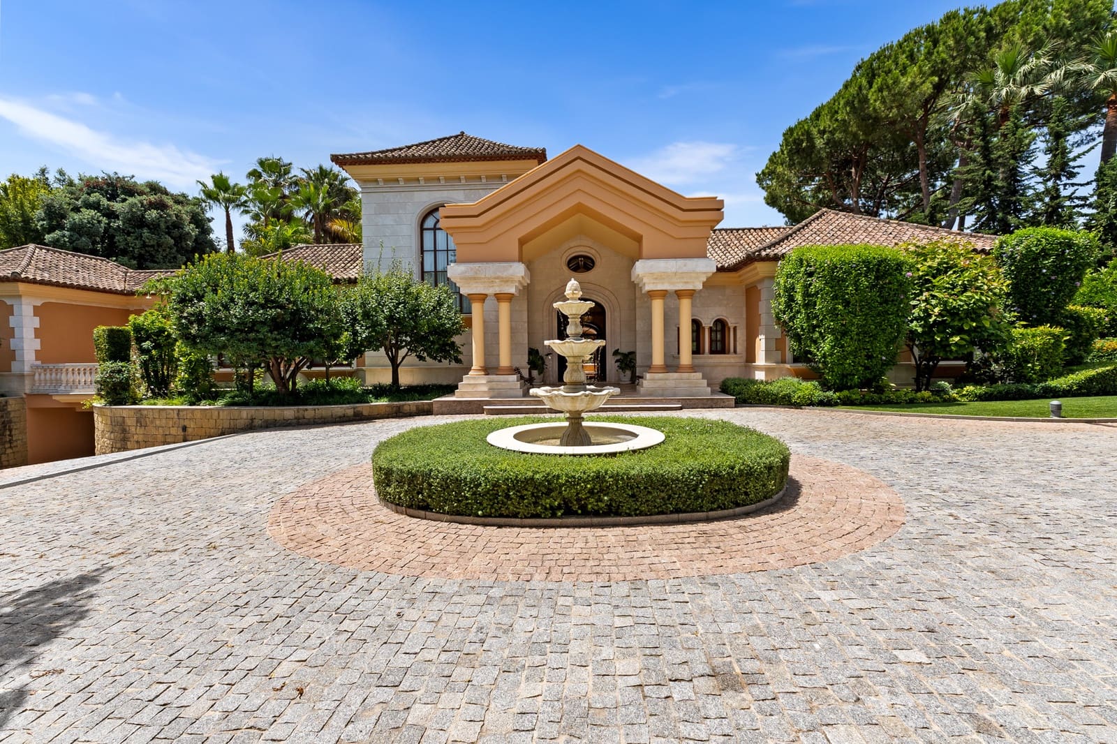 8 soveværelse Villa til salg i Guadalmina med swimmingpool garage - € 9.700.000 (Ref: 9266780)