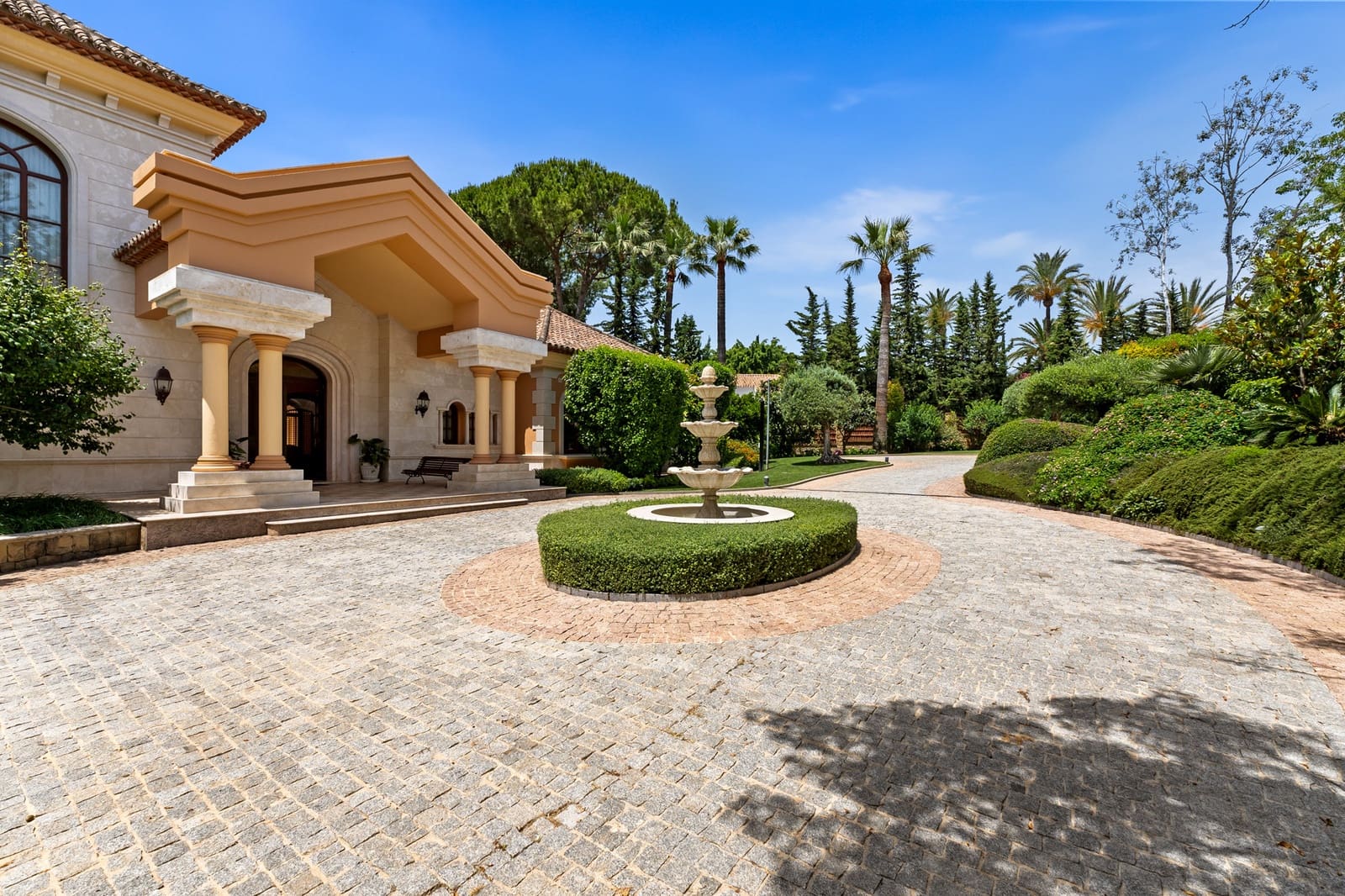 8 soveværelse Villa til salg i Guadalmina med swimmingpool garage - € 9.700.000 (Ref: 9266780)