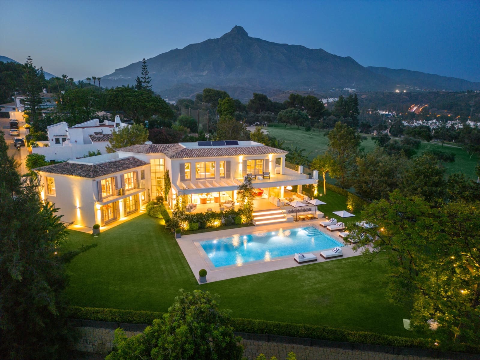 6 bedroom Villa for sale in Nueva Andalucia with pool garage - € 10,900,000 (Ref: 9266787)