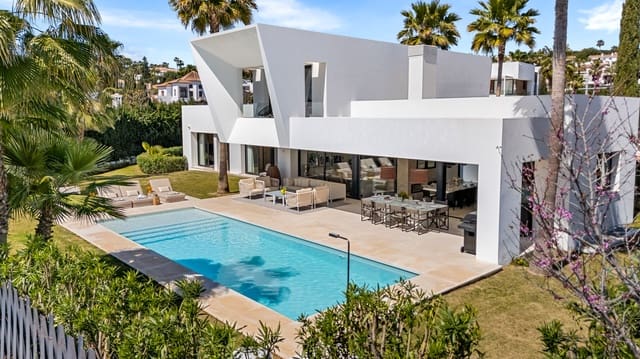 4 bedroom Villa for holiday rental in El Paraiso, Estepona with pool garage - € 4,850 (Ref: 9270280)