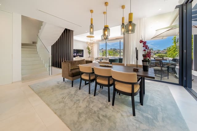   4 soveværelse   ferieVilla i Estepona med   swimmingpool  garage  - € 3.800 (Ref: 9270291)