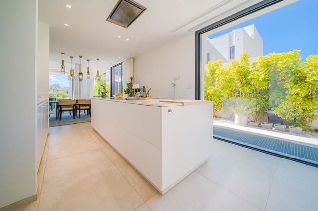   4 soveværelse   ferieVilla i Estepona med   swimmingpool  garage  - € 3.800 (Ref: 9270291)