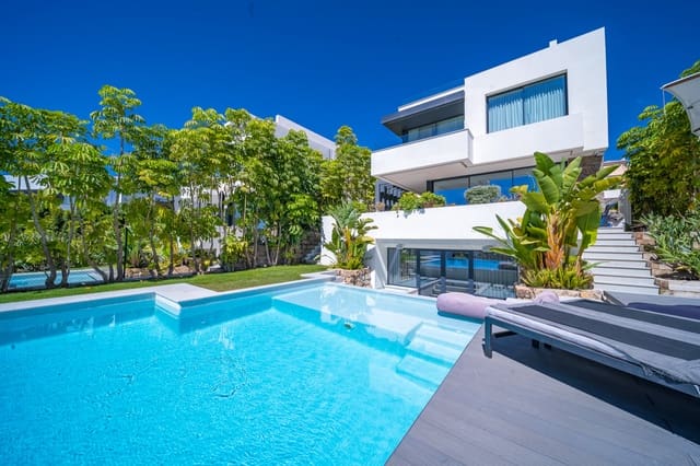   4 soveværelse   ferieVilla i Estepona med   swimmingpool  garage  - € 3.800 (Ref: 9270291)
