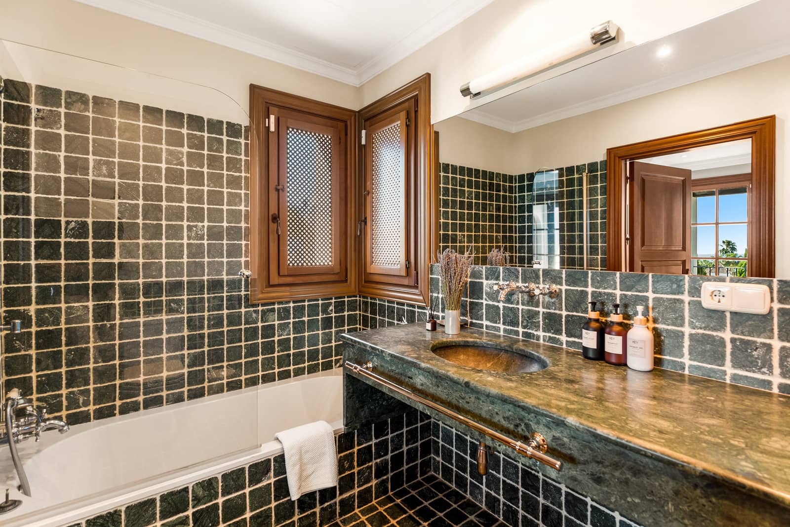 6 Zimmer Ferienvilla in Marbella mit Pool Garage - 12.000 € (Ref: 9270293)