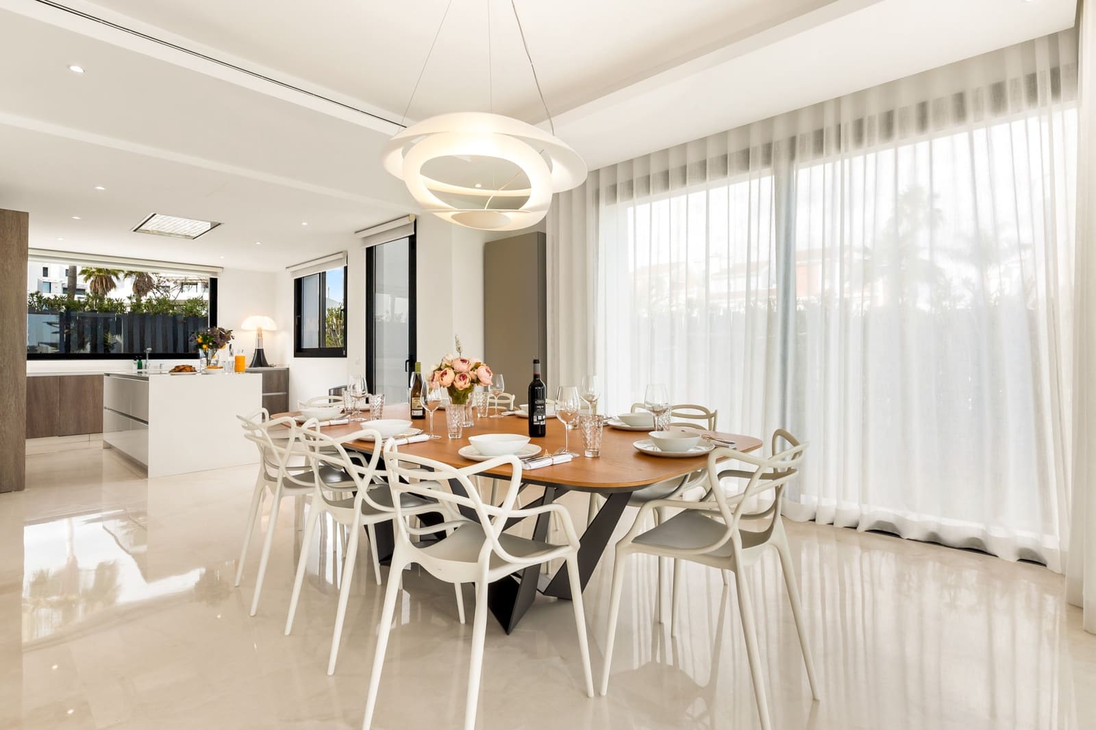 5 slaapkamer Villa voor vakantieverhuur in El Paraiso met zwembad garage - € 3.650 (Ref: 9270297)