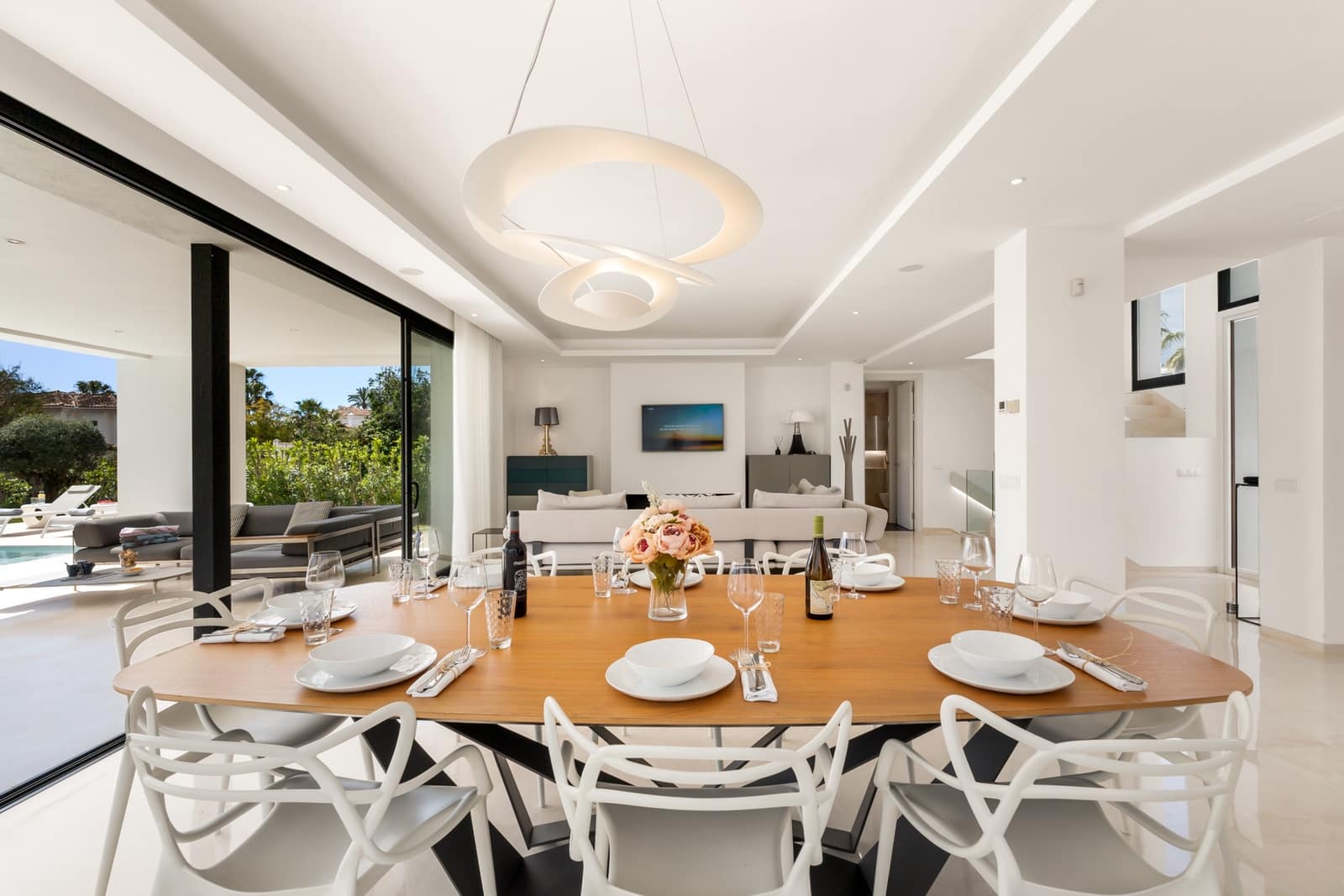 5 slaapkamer Villa voor vakantieverhuur in El Paraiso met zwembad garage - € 3.650 (Ref: 9270297)