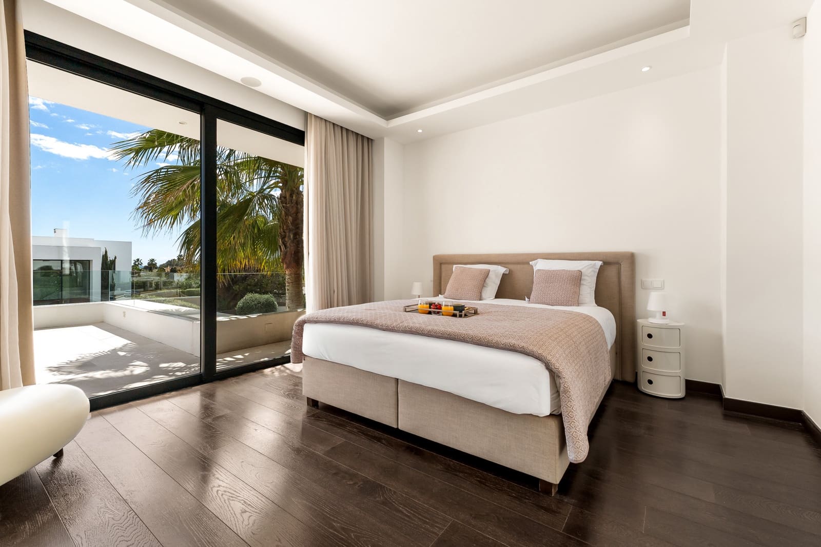 5 slaapkamer Villa voor vakantieverhuur in El Paraiso met zwembad garage - € 3.650 (Ref: 9270297)