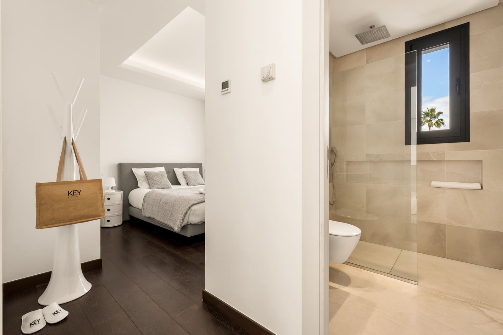 5 slaapkamer Villa voor vakantieverhuur in El Paraiso met zwembad garage - € 3.650 (Ref: 9270297)