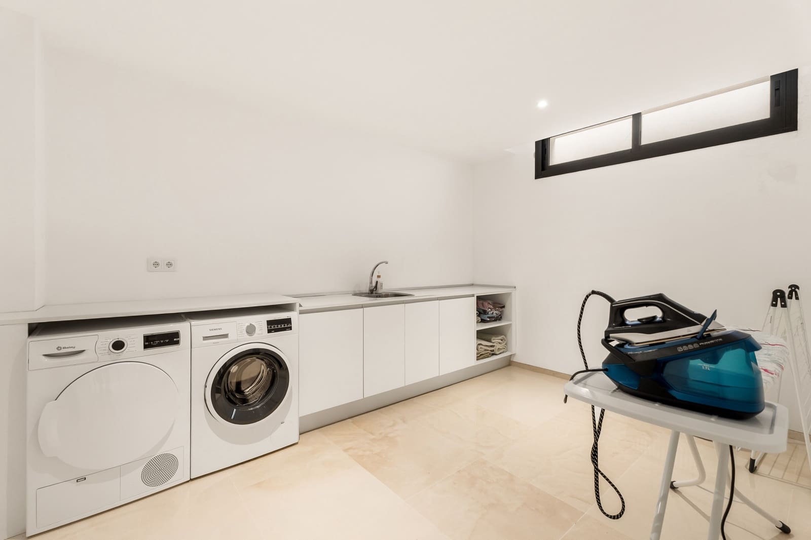 5 slaapkamer Villa voor vakantieverhuur in El Paraiso met zwembad garage - € 3.650 (Ref: 9270297)