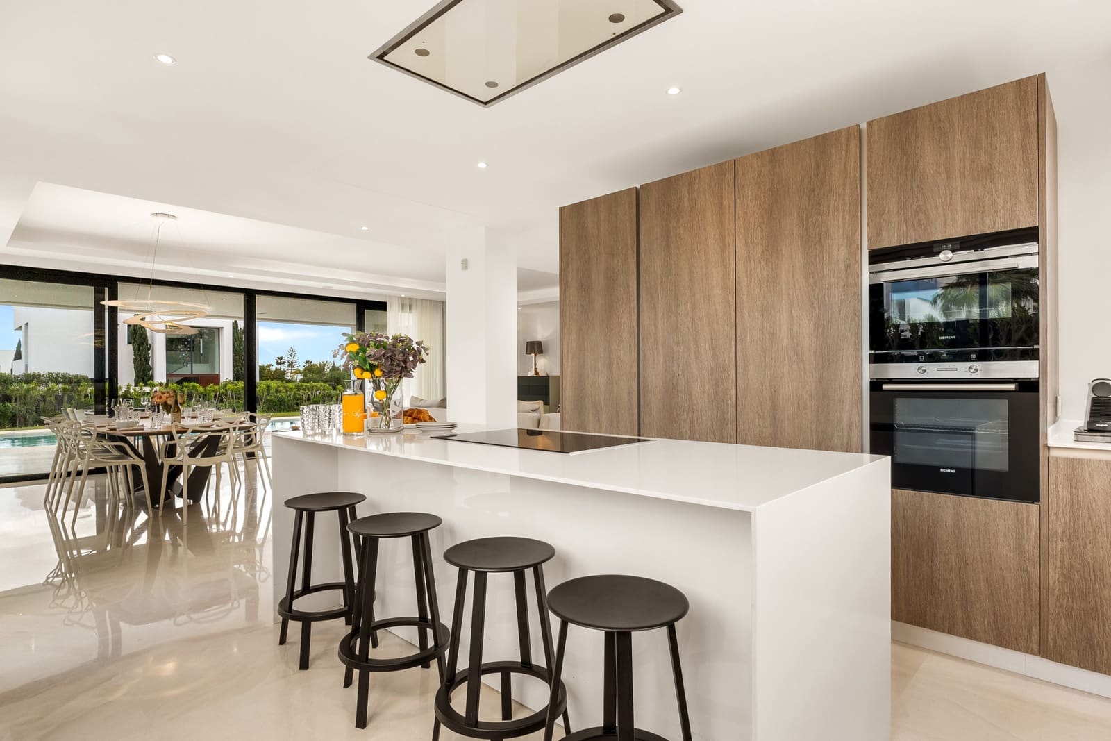 5 slaapkamer Villa voor vakantieverhuur in El Paraiso met zwembad garage - € 3.650 (Ref: 9270297)