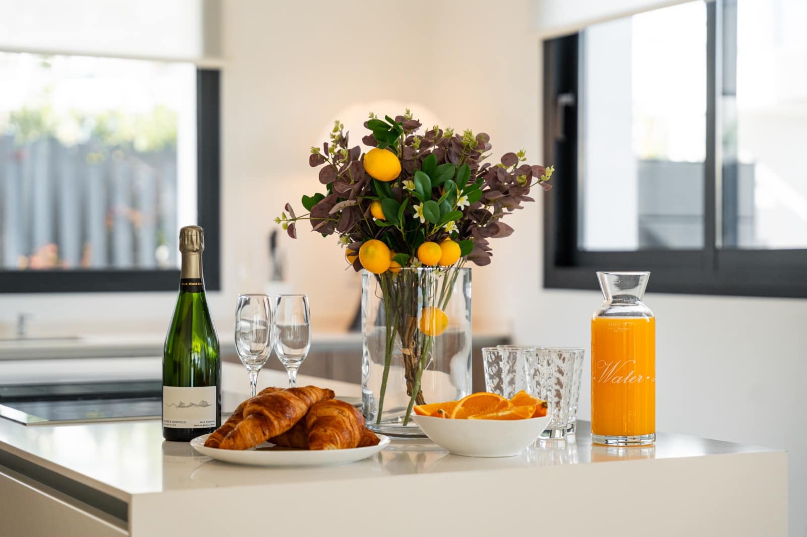 5 slaapkamer Villa voor vakantieverhuur in El Paraiso met zwembad garage - € 3.650 (Ref: 9270297)