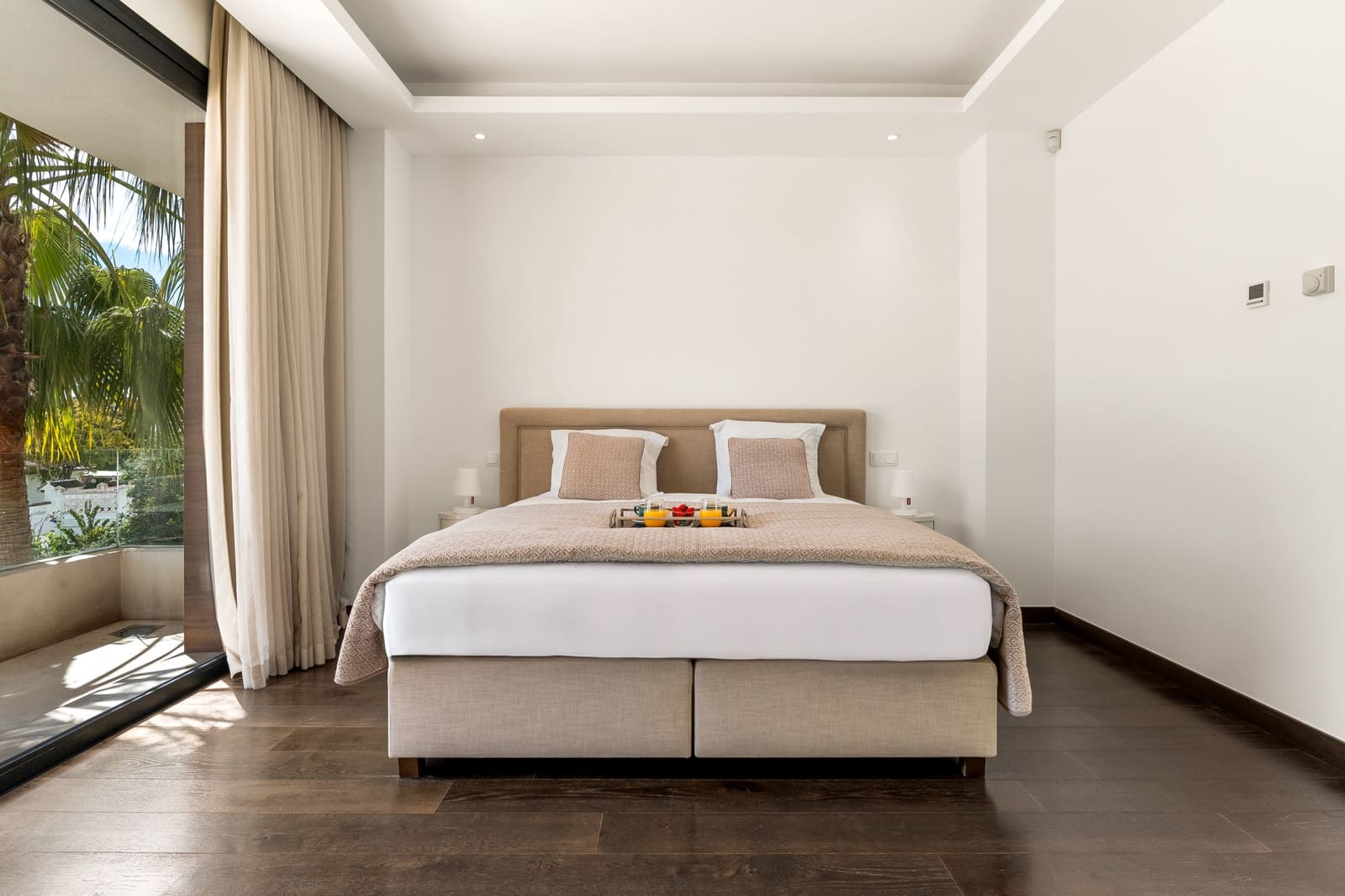 5 slaapkamer Villa voor vakantieverhuur in El Paraiso met zwembad garage - € 3.650 (Ref: 9270297)