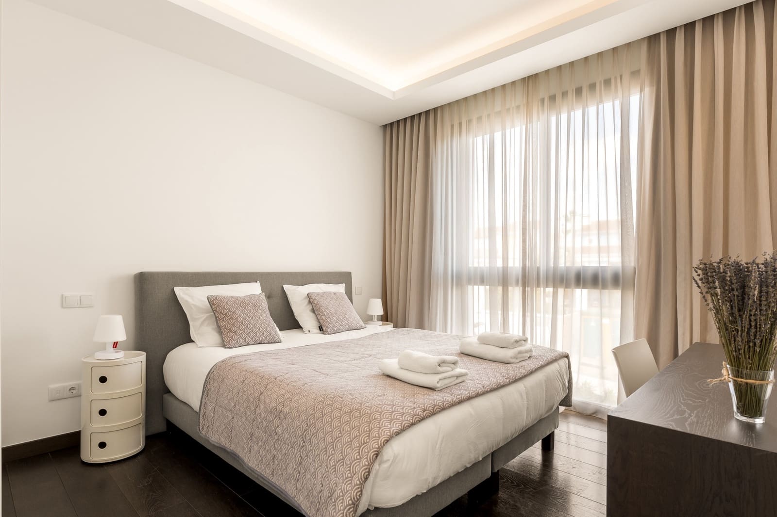 5 slaapkamer Villa voor vakantieverhuur in El Paraiso met zwembad garage - € 3.650 (Ref: 9270297)