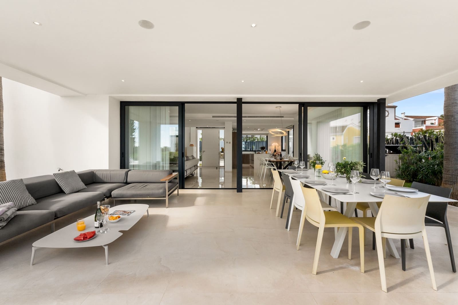 5 slaapkamer Villa voor vakantieverhuur in El Paraiso met zwembad garage - € 3.650 (Ref: 9270297)