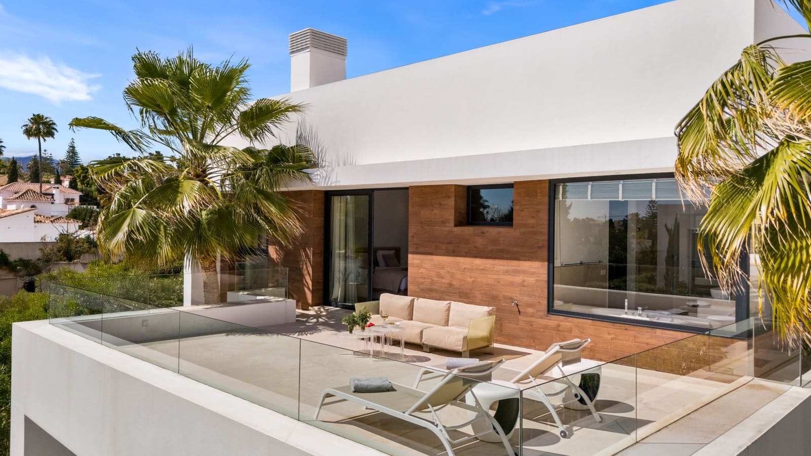 5 slaapkamer Villa voor vakantieverhuur in El Paraiso met zwembad garage - € 3.650 (Ref: 9270297)