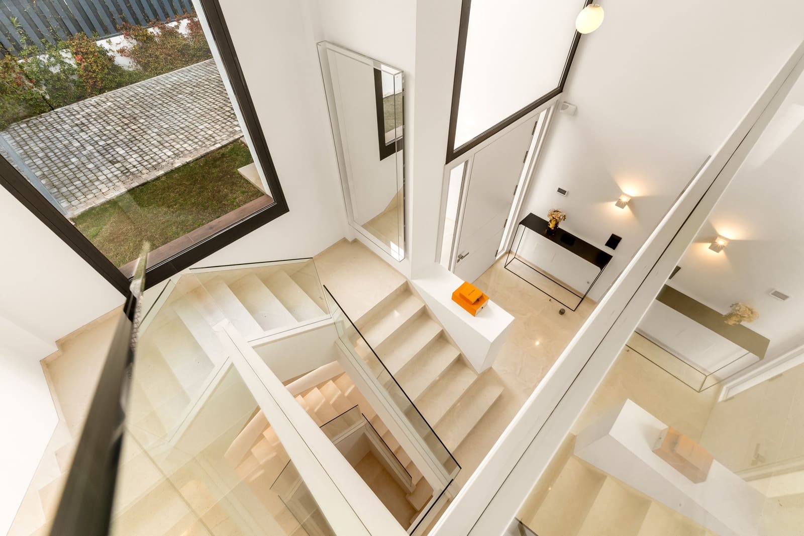 5 slaapkamer Villa voor vakantieverhuur in El Paraiso met zwembad garage - € 3.650 (Ref: 9270297)