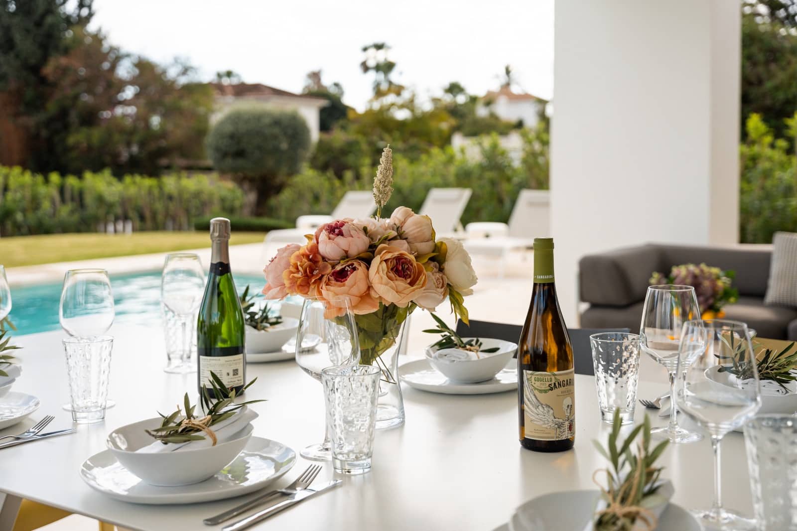 5 slaapkamer Villa voor vakantieverhuur in El Paraiso met zwembad garage - € 3.650 (Ref: 9270297)