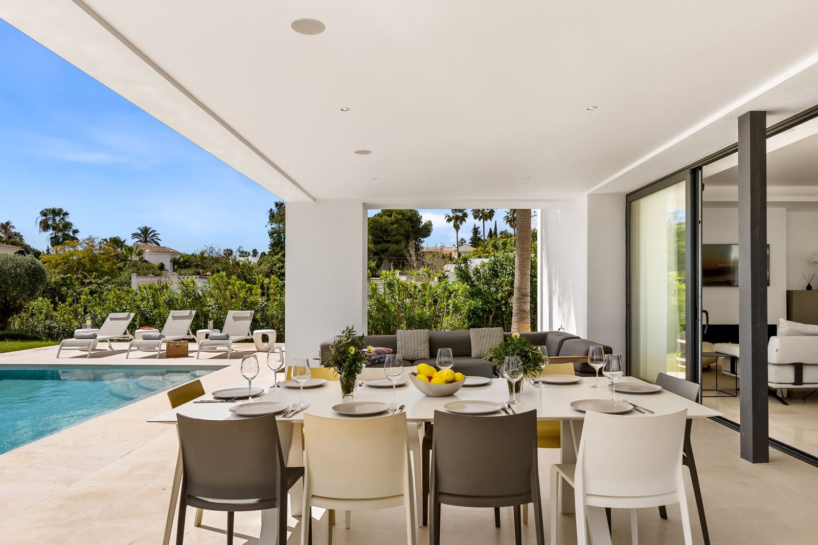 5 slaapkamer Villa voor vakantieverhuur in El Paraiso met zwembad garage - € 3.650 (Ref: 9270297)