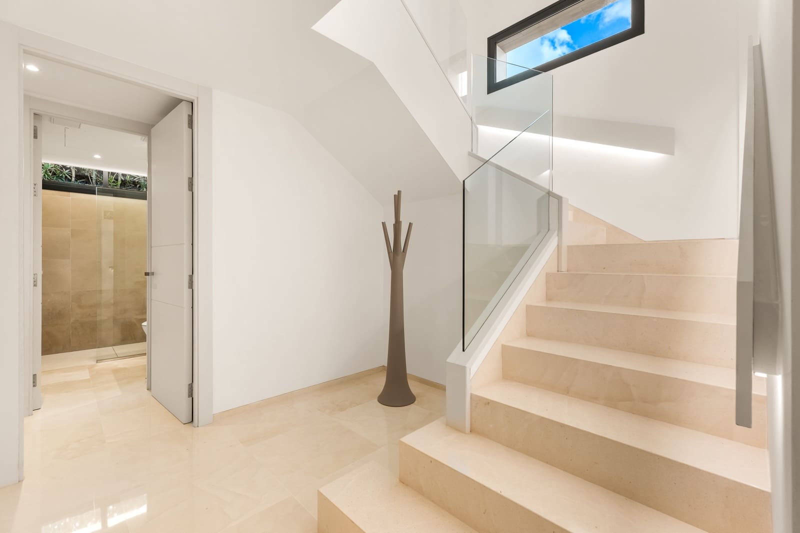 5 slaapkamer Villa voor vakantieverhuur in El Paraiso met zwembad garage - € 3.650 (Ref: 9270297)