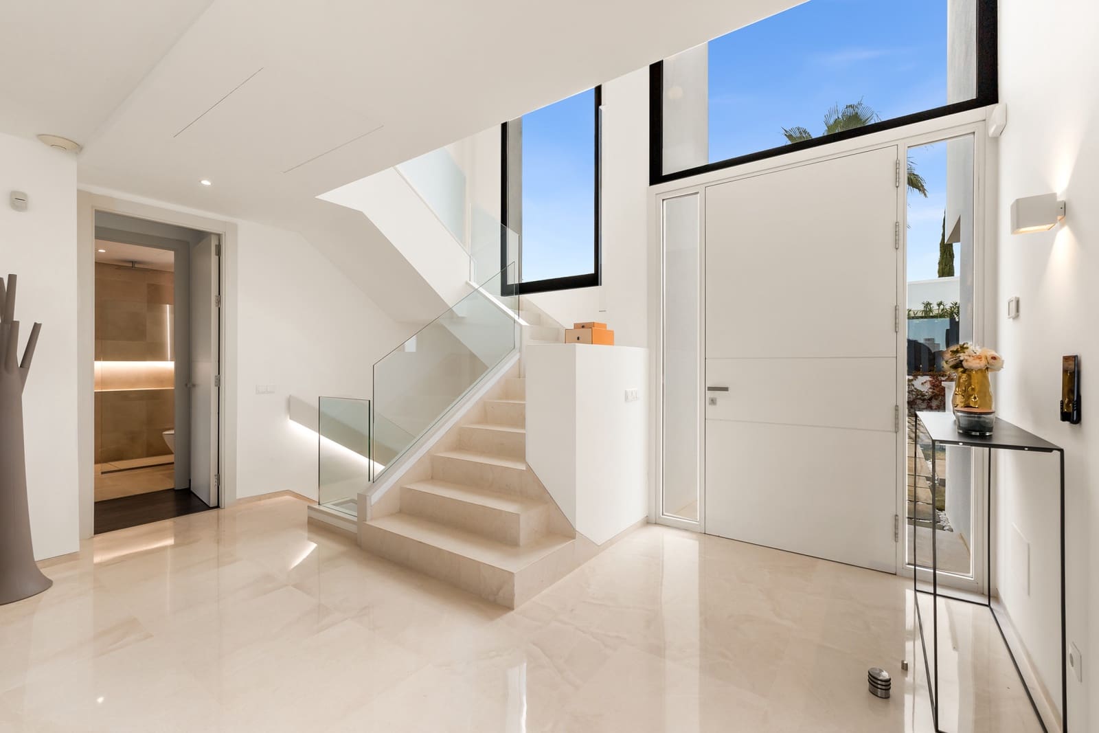 5 slaapkamer Villa voor vakantieverhuur in El Paraiso met zwembad garage - € 3.650 (Ref: 9270297)