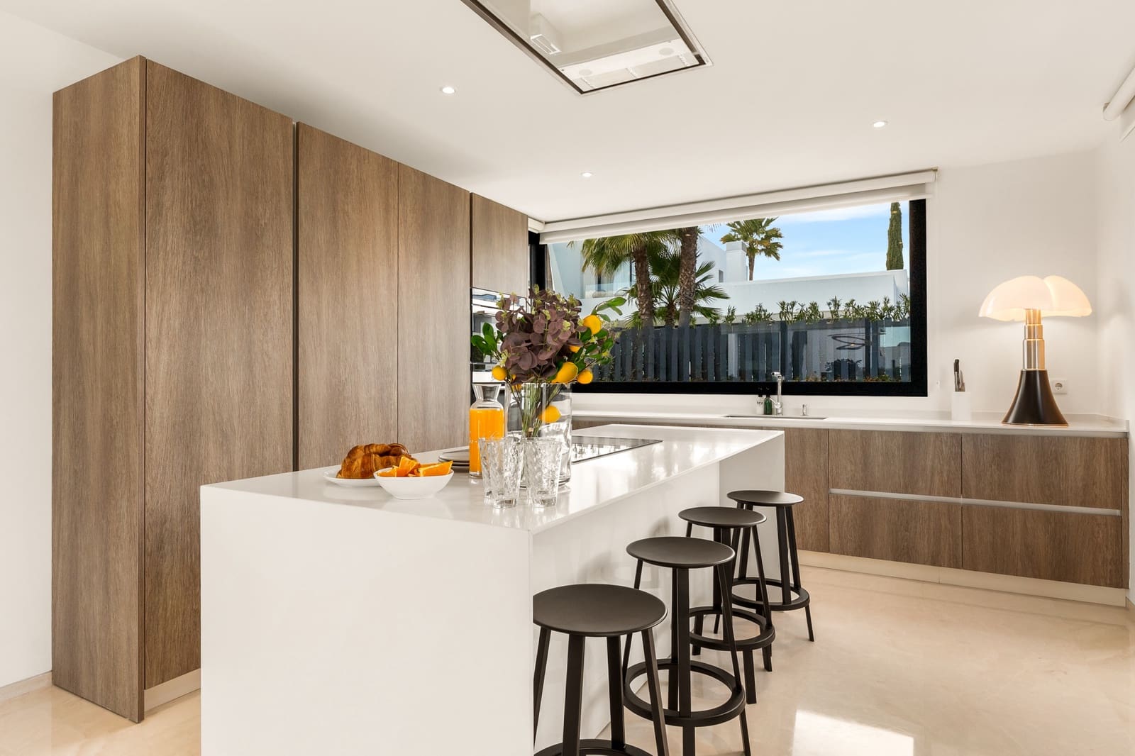 5 slaapkamer Villa voor vakantieverhuur in El Paraiso met zwembad garage - € 3.650 (Ref: 9270297)