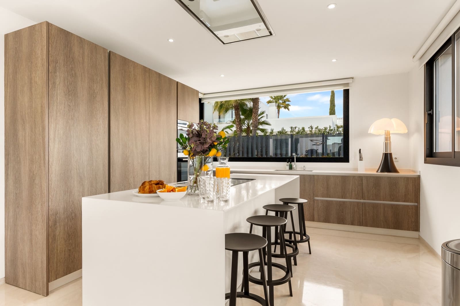 5 slaapkamer Villa voor vakantieverhuur in El Paraiso met zwembad garage - € 3.650 (Ref: 9270297)