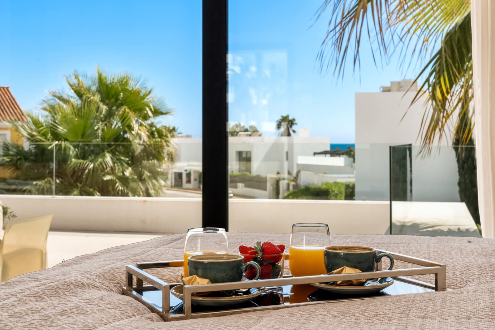 5 slaapkamer Villa voor vakantieverhuur in El Paraiso met zwembad garage - € 3.650 (Ref: 9270297)