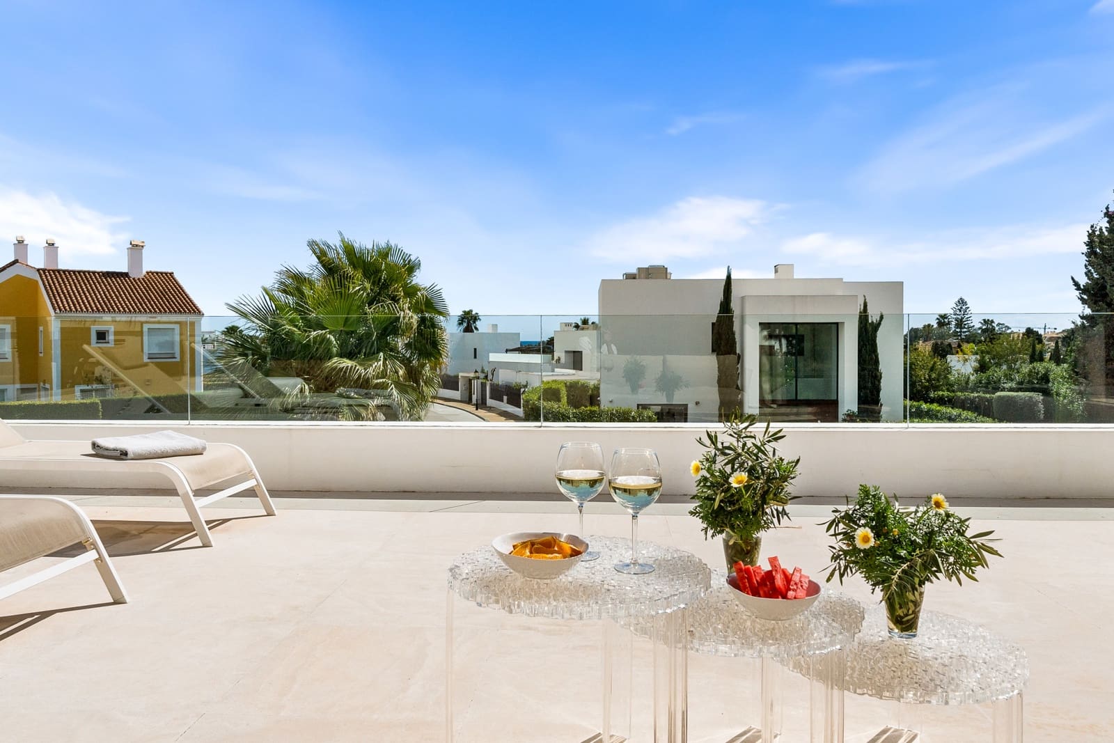 5 slaapkamer Villa voor vakantieverhuur in El Paraiso met zwembad garage - € 3.650 (Ref: 9270297)