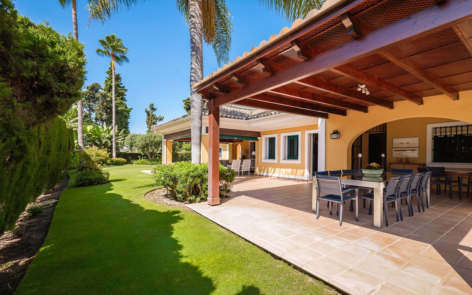 6 slaapkamer Villa te huur in Guadalmina met zwembad garage - € 8.000 (Ref: 9278177)