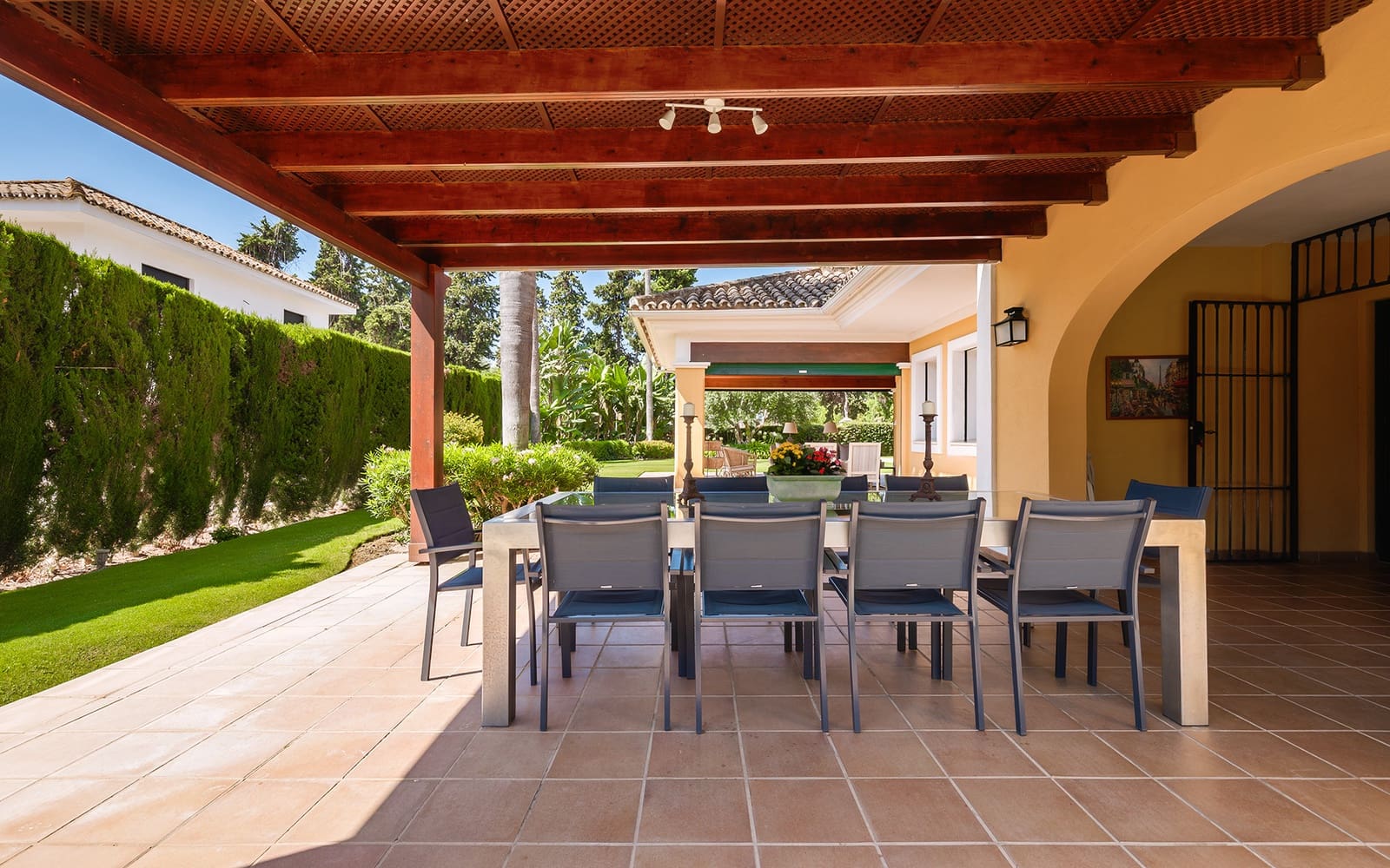 6 slaapkamer Villa te huur in Guadalmina met zwembad garage - € 8.000 (Ref: 9278177)