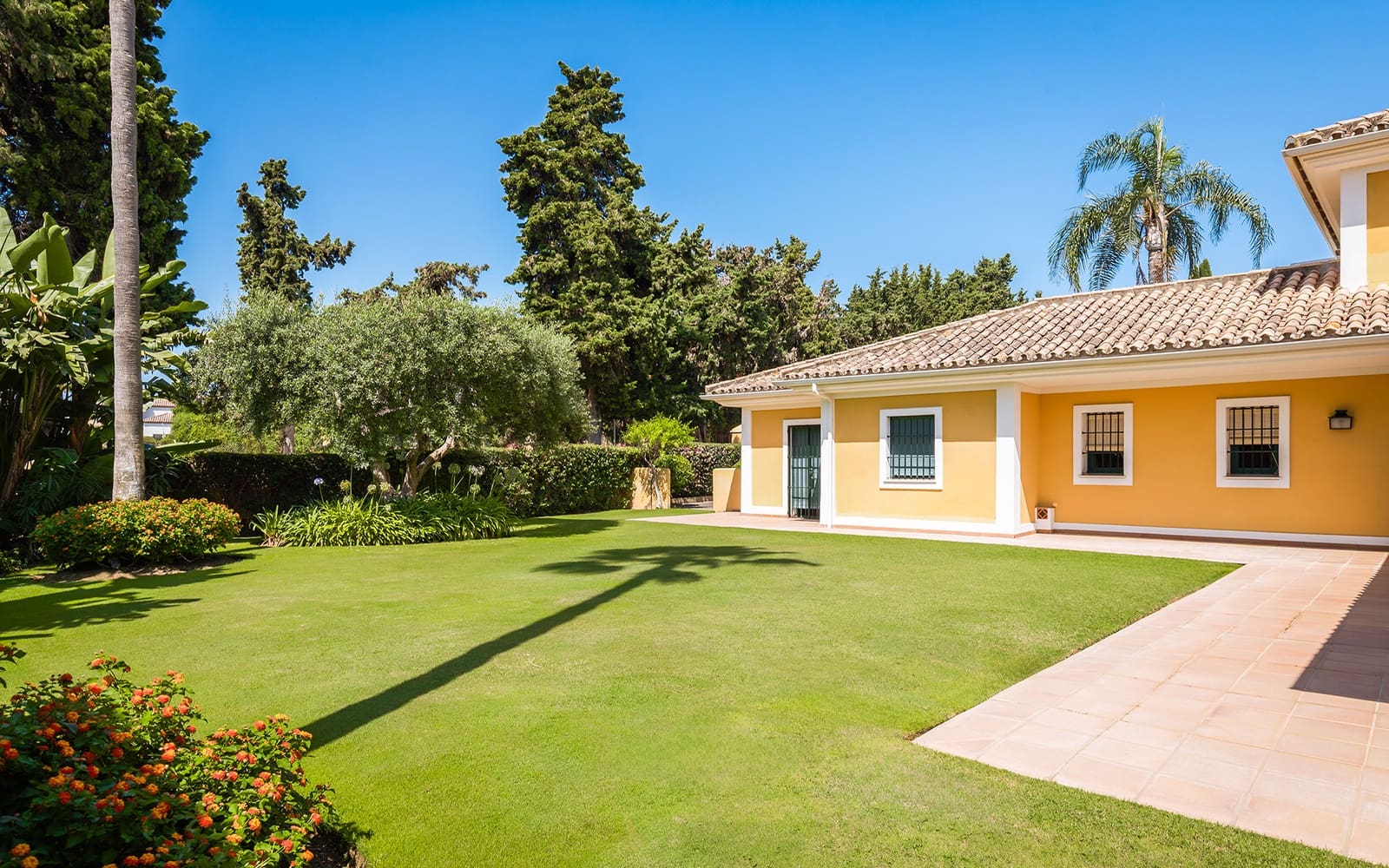 6 slaapkamer Villa te huur in Guadalmina met zwembad garage - € 8.000 (Ref: 9278177)