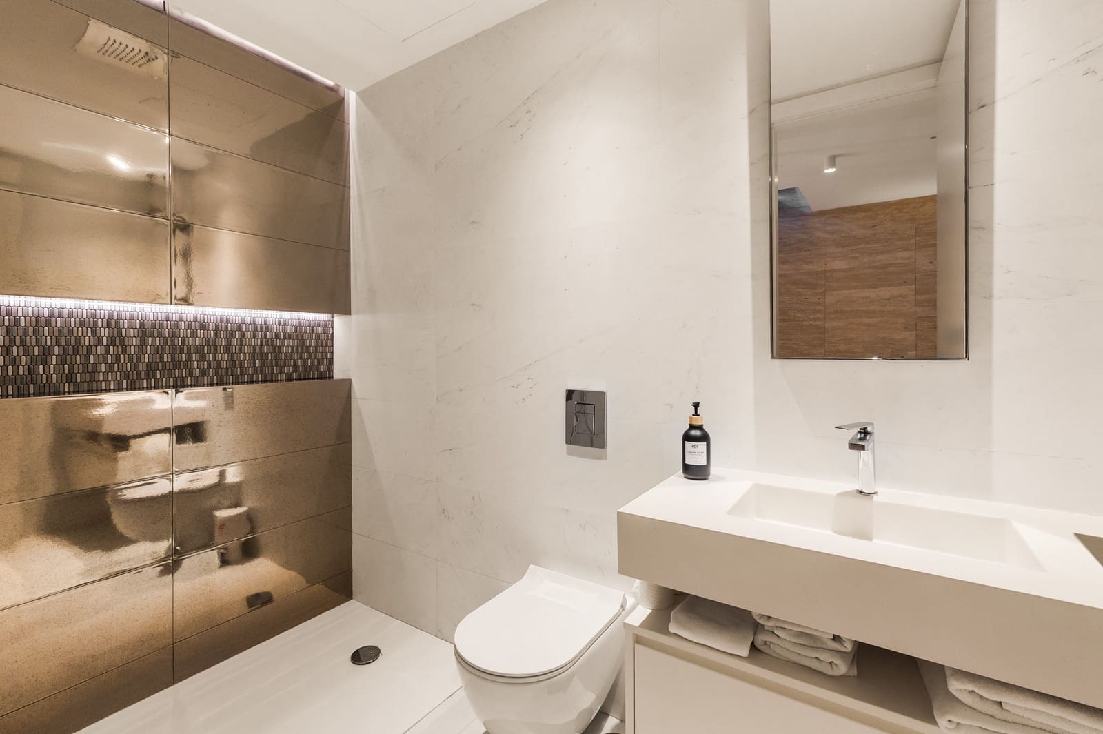 6 soverom Villa til salgs i Marbella med svømmebasseng garasje - € 12 000 (Ref: 9278178)