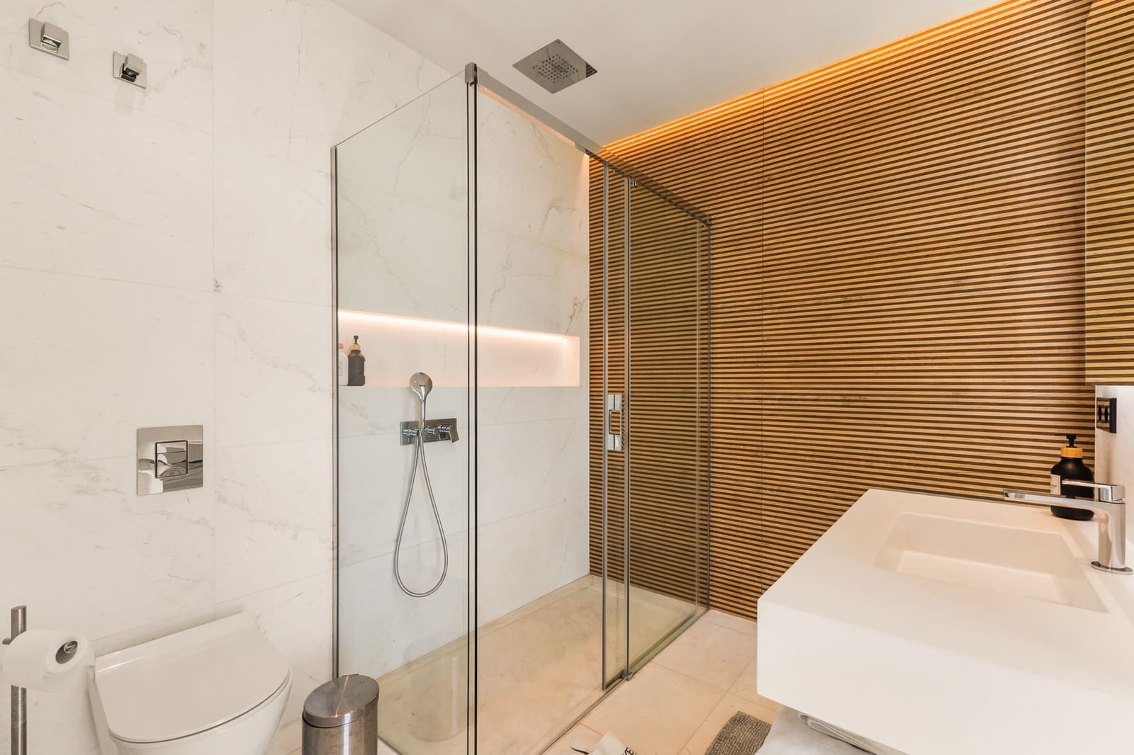 6 soverom Villa til salgs i Marbella med svømmebasseng garasje - € 12 000 (Ref: 9278178)