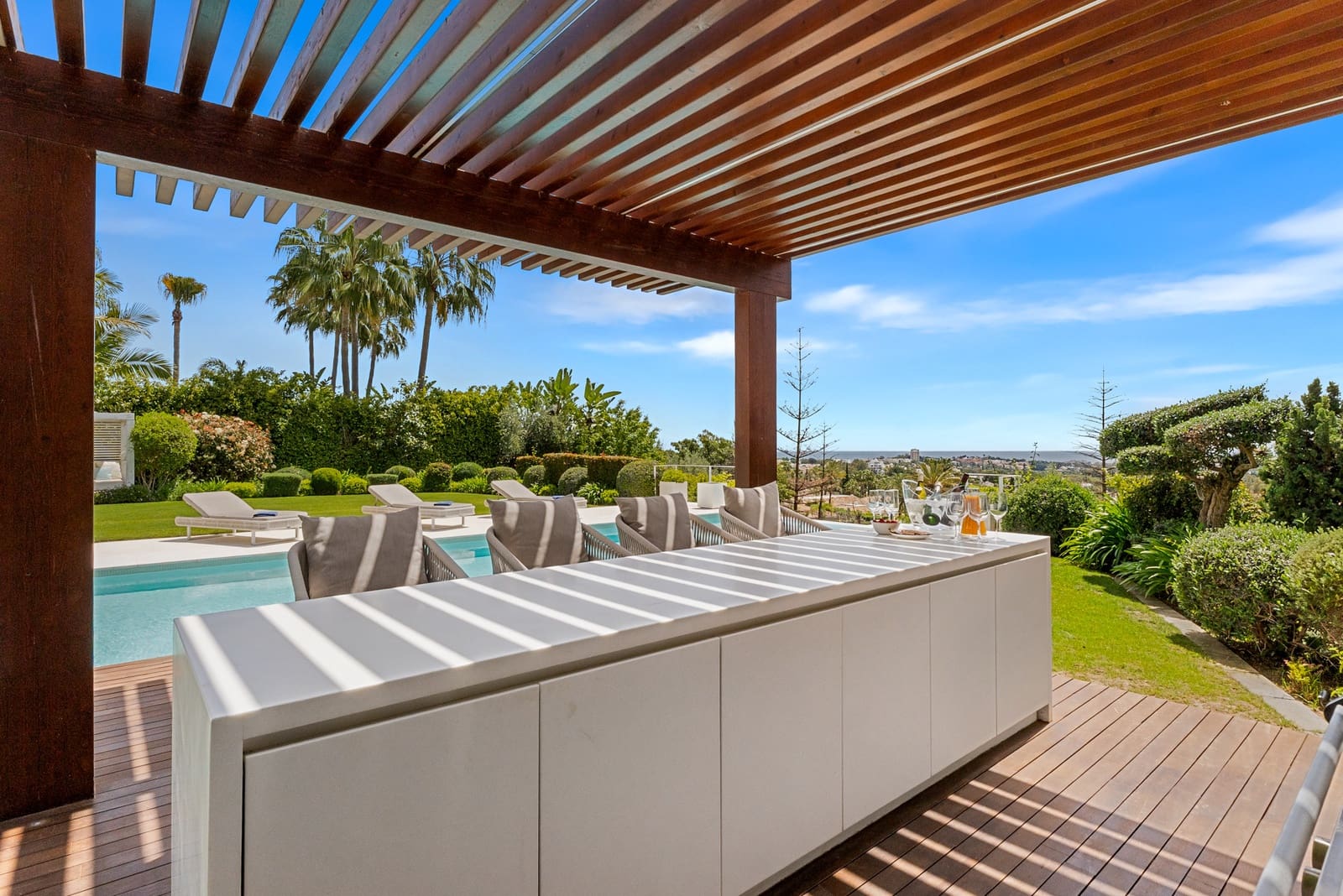 6 soverom Villa til salgs i Marbella med svømmebasseng garasje - € 12 000 (Ref: 9278178)