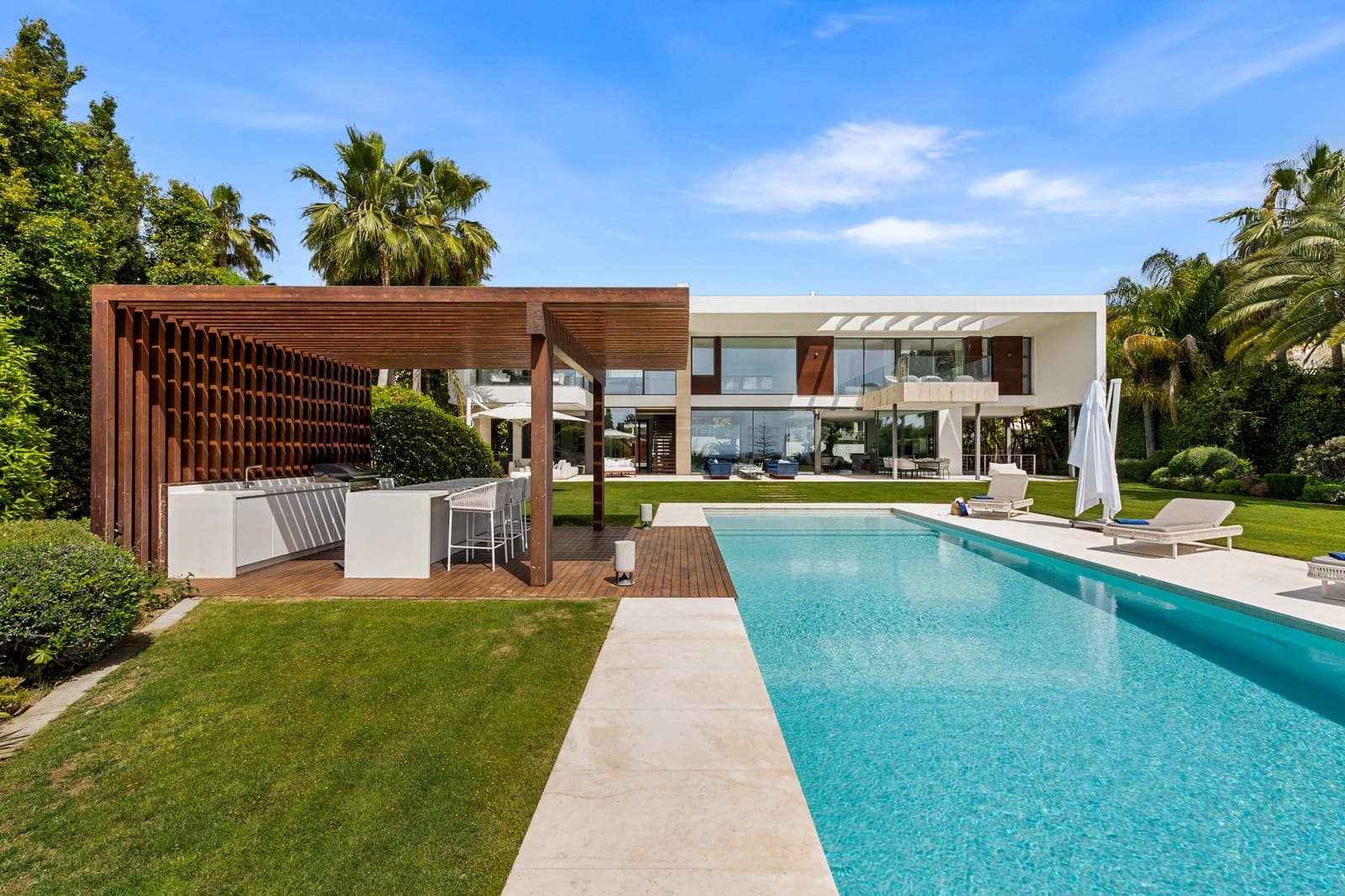 6 soverom Villa til salgs i Marbella med svømmebasseng garasje - € 12 000 (Ref: 9278178)