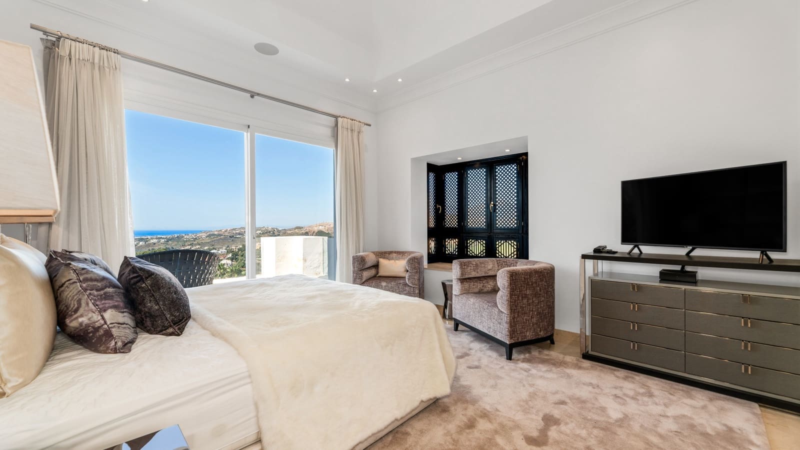 5 soverom Villa til salgs i La Quinta med svømmebasseng garasje - € 3 795 000 (Ref: 9347856)