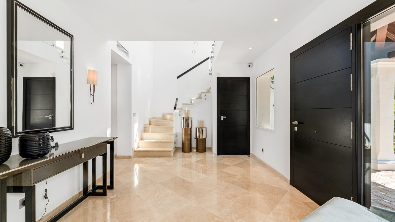 5 soverom Villa til salgs i La Quinta med svømmebasseng garasje - € 3 795 000 (Ref: 9347856)