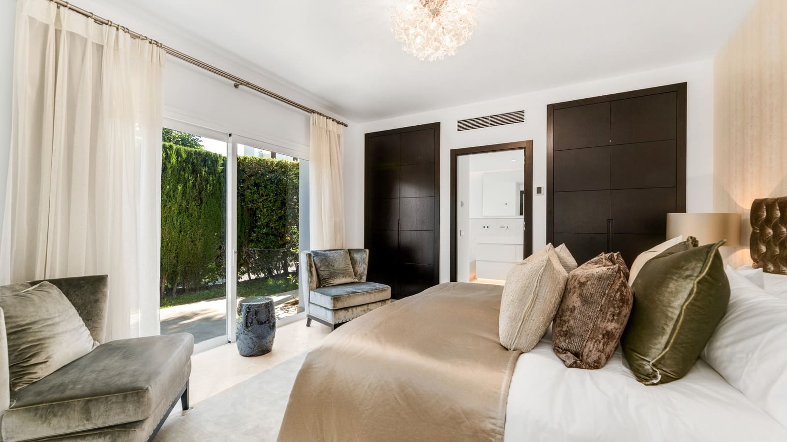 5 soverom Villa til salgs i La Quinta med svømmebasseng garasje - € 3 795 000 (Ref: 9347856)