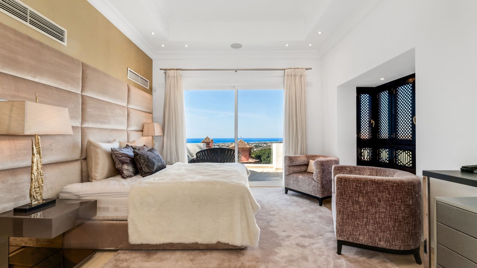 5 soverom Villa til salgs i La Quinta med svømmebasseng garasje - € 3 795 000 (Ref: 9347856)