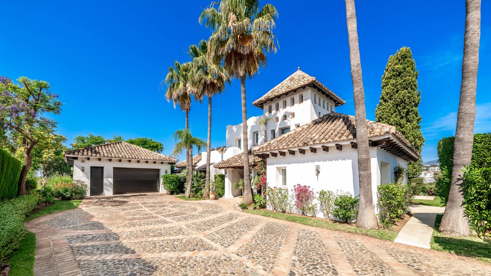 5 soverom Villa til salgs i La Quinta med svømmebasseng garasje - € 3 795 000 (Ref: 9347856)