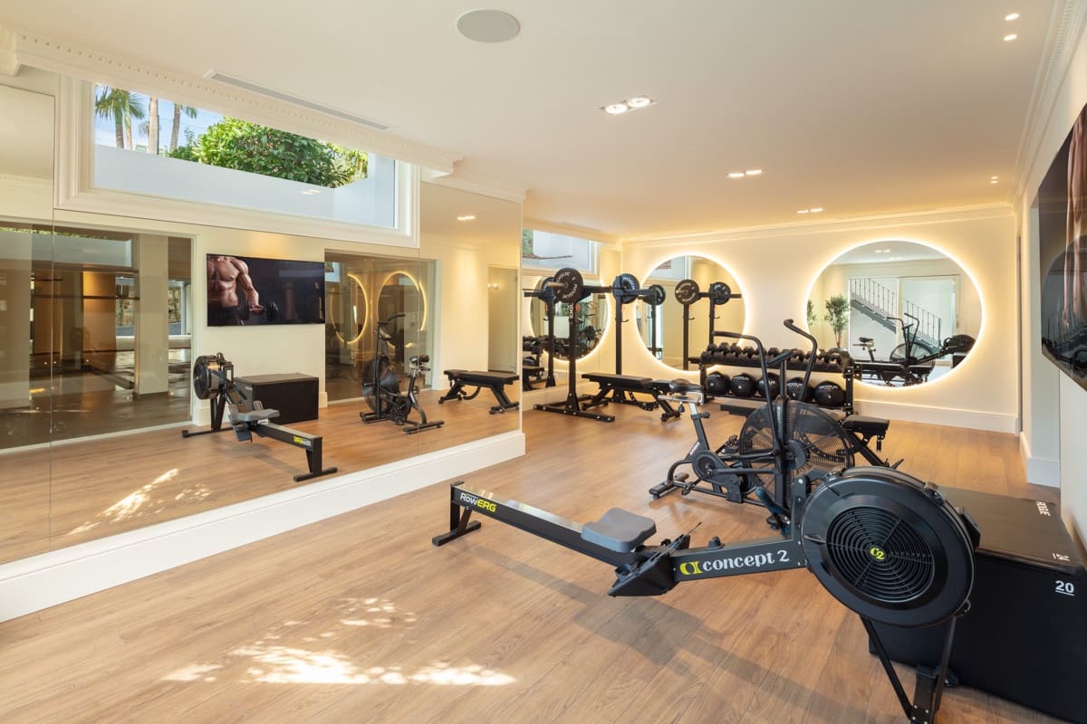 6 bedroom Villa for sale in Golden Mile with pool garage - € 10,250,000 (Ref: 9368950)